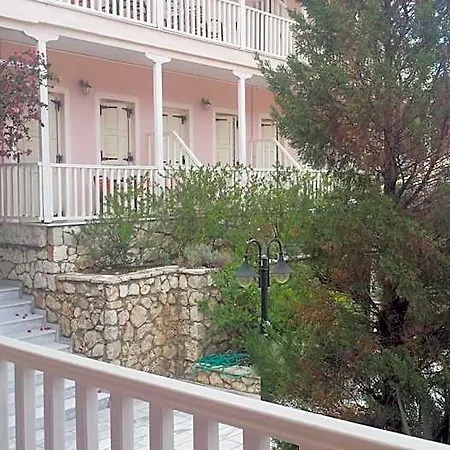 Ionis Hotel 2*